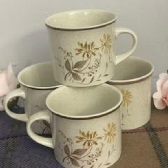 Royal Doulton Sandsprite Design Mugs/Cups.  Set of 4 Mid Century Drinkware - Picture 4 of 9